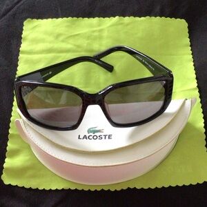 Lacoste — Black Women's polarized Sunglasses, Case and Cleaning Cloth
